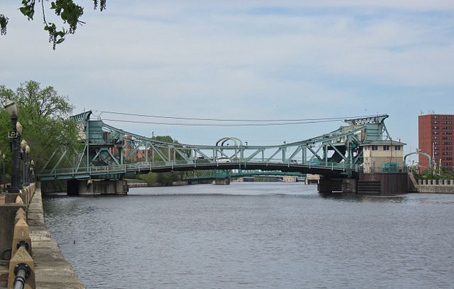 Cass_Street_Bridge_in_Joliet,_Illinois_(2012)