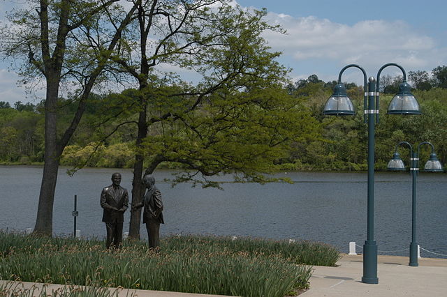 Columbia_Lake_Front