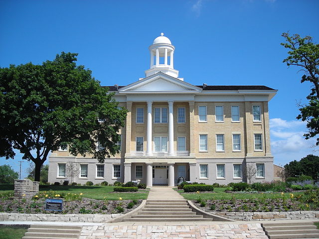 Elgin_Historic_District_-_Elgin_Historical_Museum,_360_Park_(Elgin,_IL)