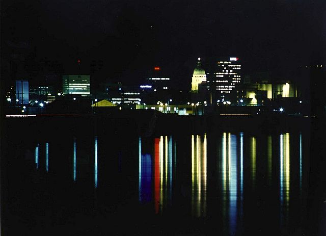 Topeka_night_skyline