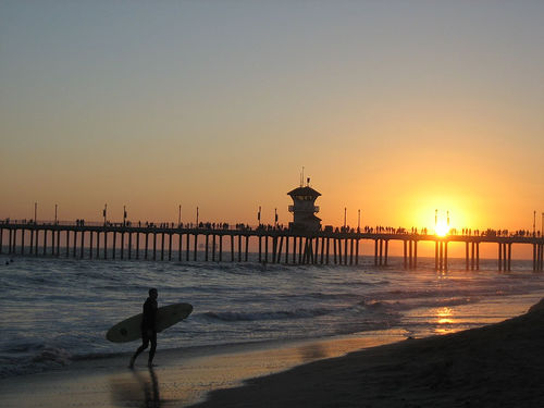  Huntington_Pier_Surfer